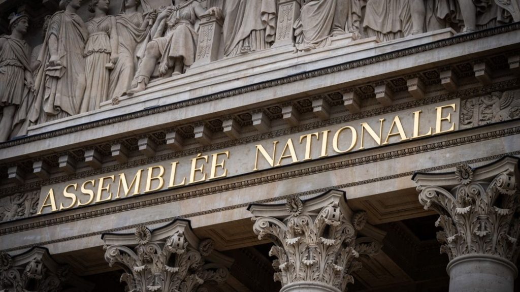 :
    Reportage




  



  


  
  "On a une classe politique minable" : un an après la dissolution de l'Assemblée nationale, le constat amer de nombreux députés