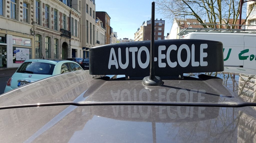 Code de la route en Langue des signes : "On enlève le surcoût des traducteurs", se réjouit la fondatrice d'un centre de formation dédié aux personnes handicapées