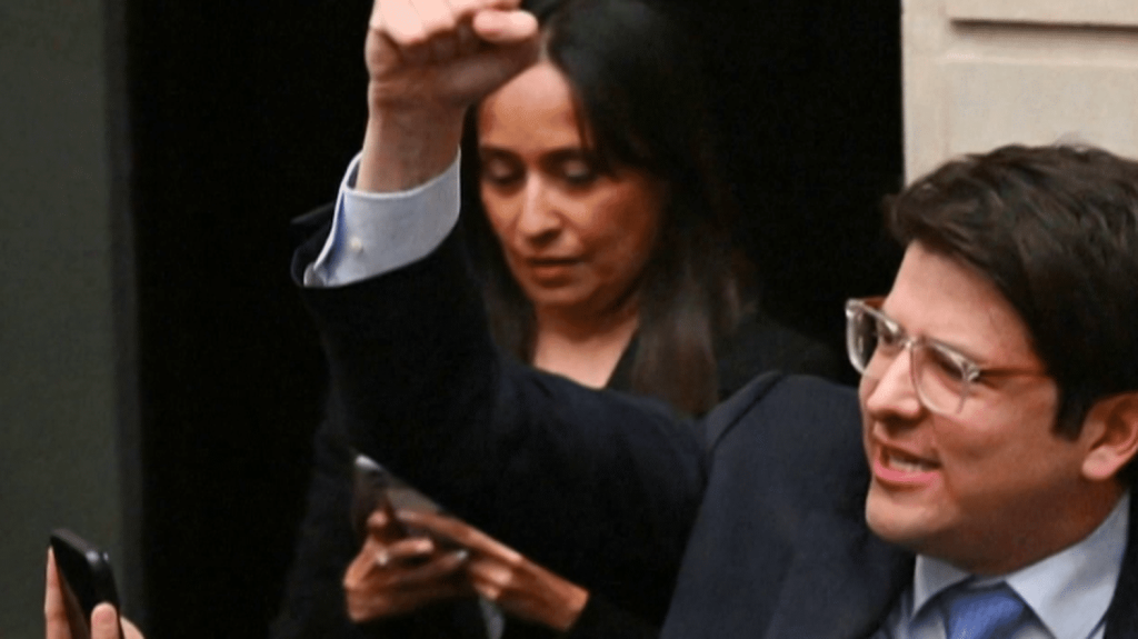 Colombie : la tentative d'assassinat d'un sénateur en plein meeting politique