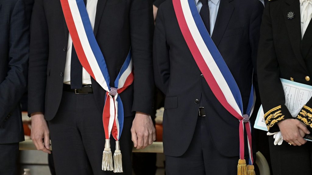 Démission des maires : un phénomène "sans précédent", qui fragilise l'engagement local, selon une enquête