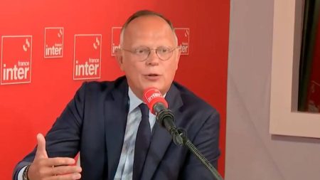 "On n'a pas de grand projet, pas de grand souffle", critique Édouard Philippe à propos du second mandat d'Emmanuel Macron