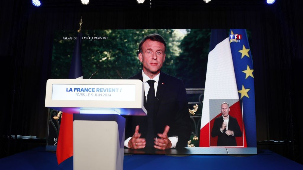 :
    Vidéo




  



  


  
  "Emmanuel Macron prend tout le monde par surprise" : un an après la dissolution, les leaders politiques reviennent sur cet "acte irresponsable"