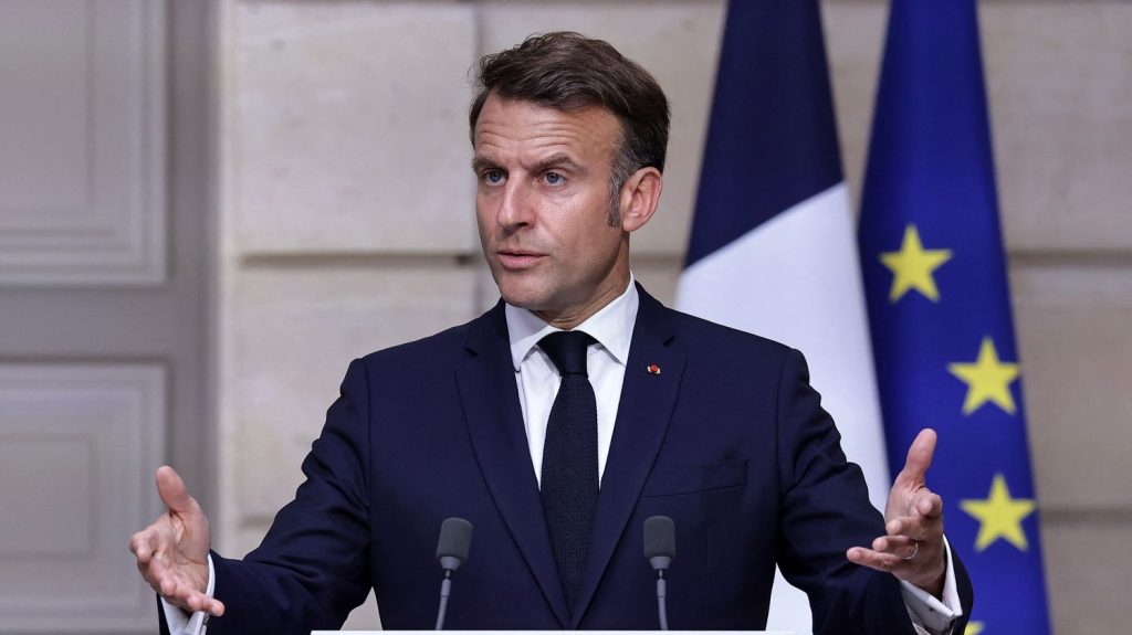 "La France réaffirme le droit d'Israël à se protéger et à assurer sa sécurité", réagit Emmanuel Macron après les frappes israéliennes en Iran