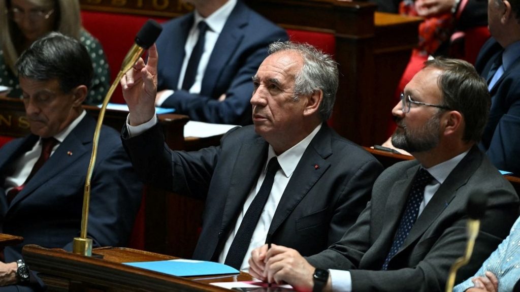 "Il veut gagner du temps" : pourquoi François Bayrou tente de reprendre la main après l'échec du "conclave" sur les retraites
