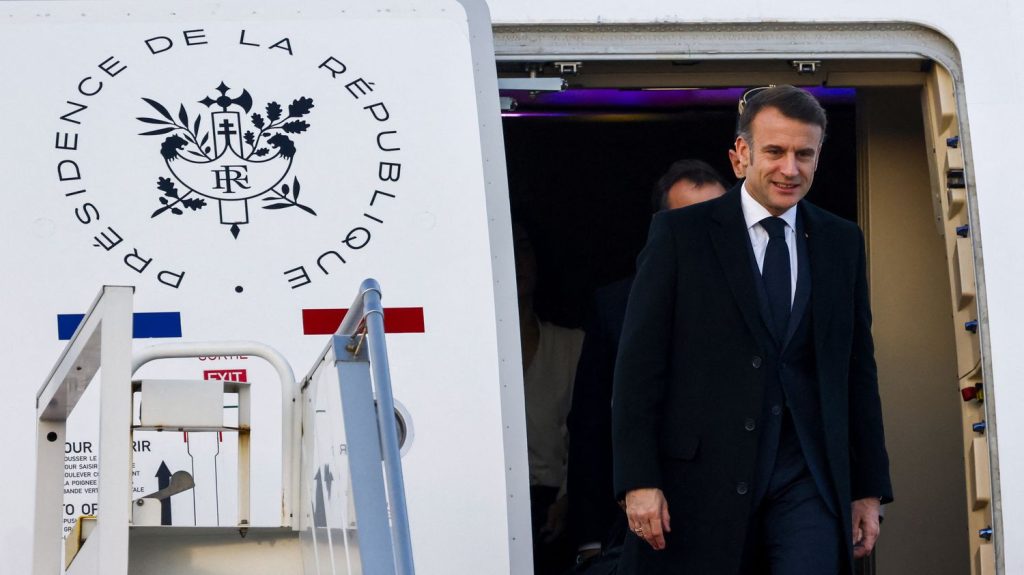 Pourquoi le Groenland, qui accueille Emmanuel Macron en visite officielle, est-il si convoité, en particulier par Donald Trump ?