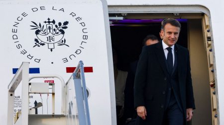 Pourquoi le Groenland, qui accueille Emmanuel Macron en visite officielle, est-il si convoité, en particulier par Donald Trump ?