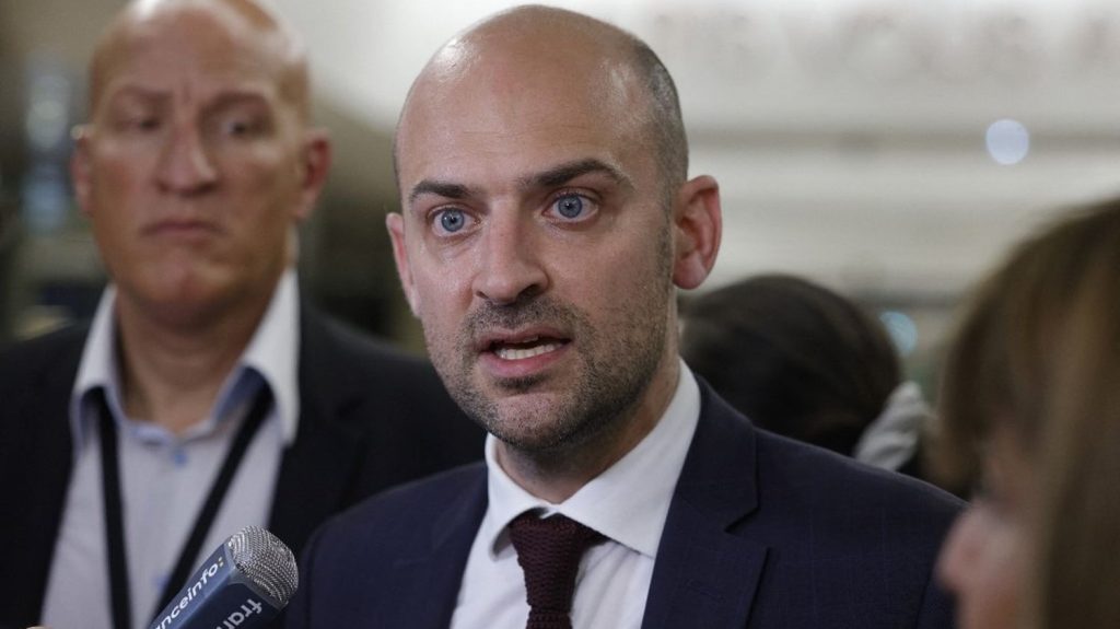 :
    Vidéo




  



  


  
  Guerre au Moyen-Orient : le ministre des Affaires étrangères appelle "à l'arrêt des frappes de toutes parts", après la riposte iranienne