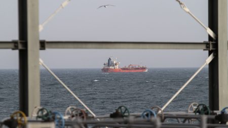 :
    le dernier publié



  



  


      

  

  
    
    Frappes israéliennes en Iran : le prix de l'essence va augmenter d'"une dizaine de centimes d'euros" en "fin de semaine prochaine", estime un expert

          Après les frappes israéliennes survenues dans la nuit de jeudi à vendredi, le cours du pétrole a pris 10% en une journée. Une hausse qui se préparait déjà avant les frappes, explique Philippe Chalmin, économiste spécialiste des matières premières et expert des hydrocarbures.
    
    

      
              
          Diffusé le 13/06
                      
            



  

  
  
    
        6min