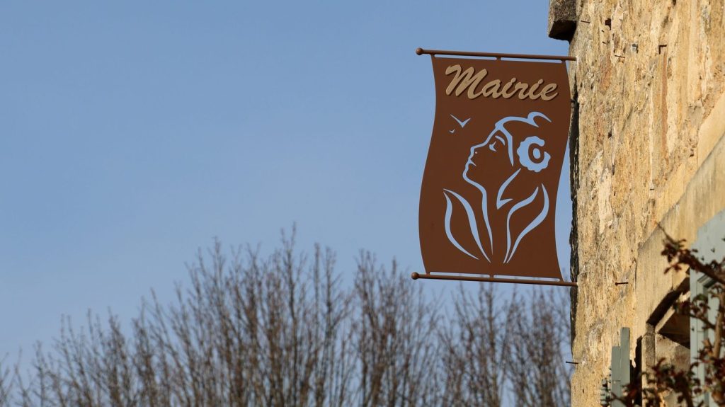 :
    Témoignages




  



  


  
  "Ça m'a rongé pendant plusieurs mois" : en Indre-et-Loire, d'anciens maires racontent les raisons de leur démission
