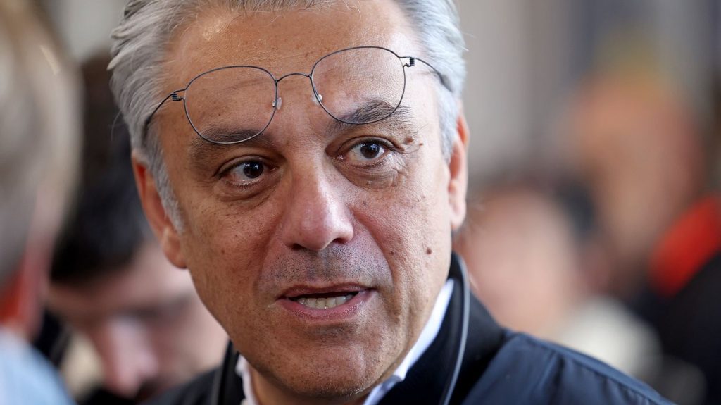 "Il s’agit d’une décision personnelle, je ne pars pas en fuyant", écrit le directeur général de Renault, Luca de Meo, dans une lettre à ses équipes