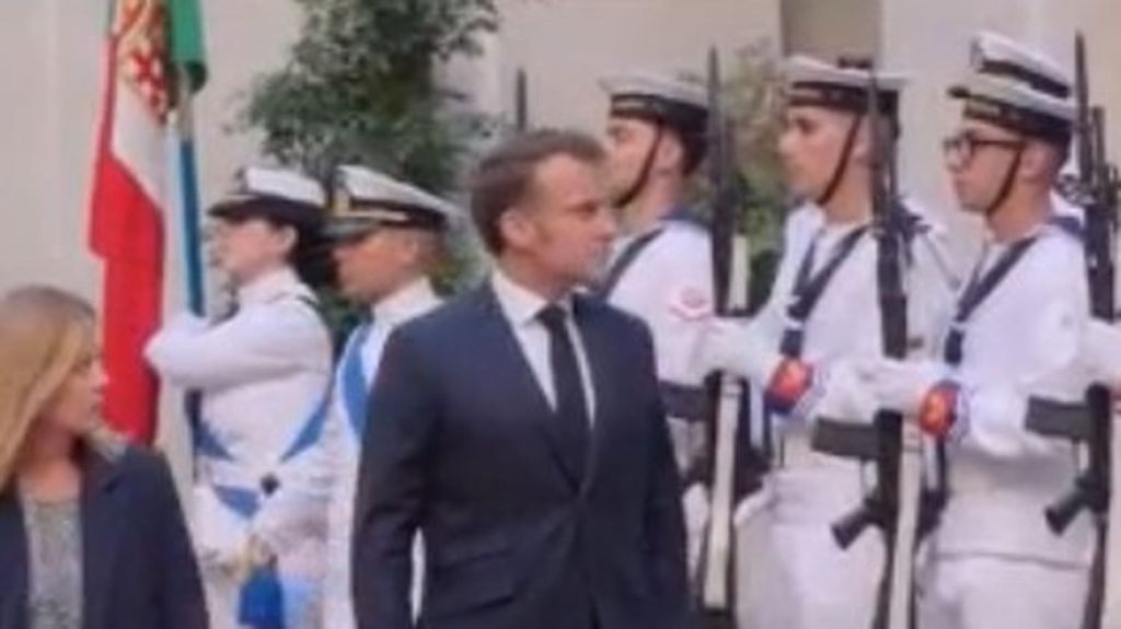 Écologie : Emmanuel Macron fustige son gouvernement