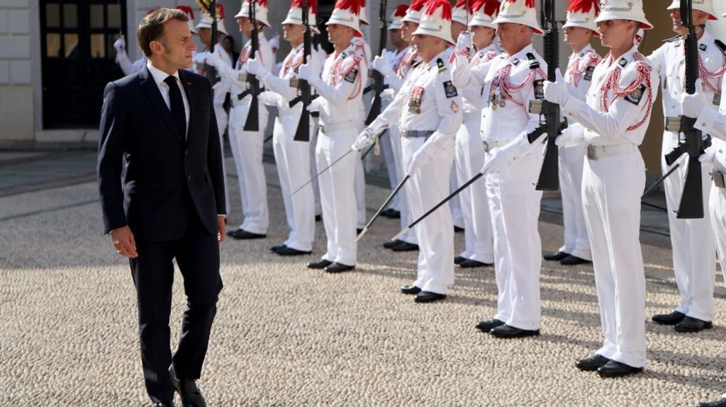 MaPrimRénov', ZFE... Emmanuel Macron déplore "une erreur historique" après le détricotage de mesures écologiques par le gouvernement ou le Parlement