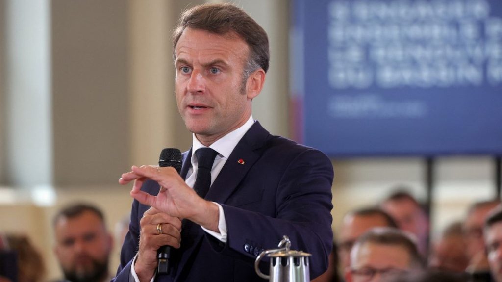 Emmanuel Macron annonce une limitation du chalutage de fond dans des aires marines protégées