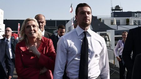 Marine Le Pen a "demandé" à Jordan Bardella "de se préparer" à l'élection présidentielle