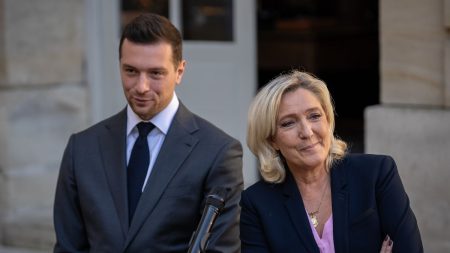 :
    Édito



  



  


      

  

  
                    



  


      :
    Édito



  



  


    
    À Mormant-sur-Vernisson, Marine Le Pen et Jordan Bardella veulent montrer que le RN n'est ni isolé, ni divisé