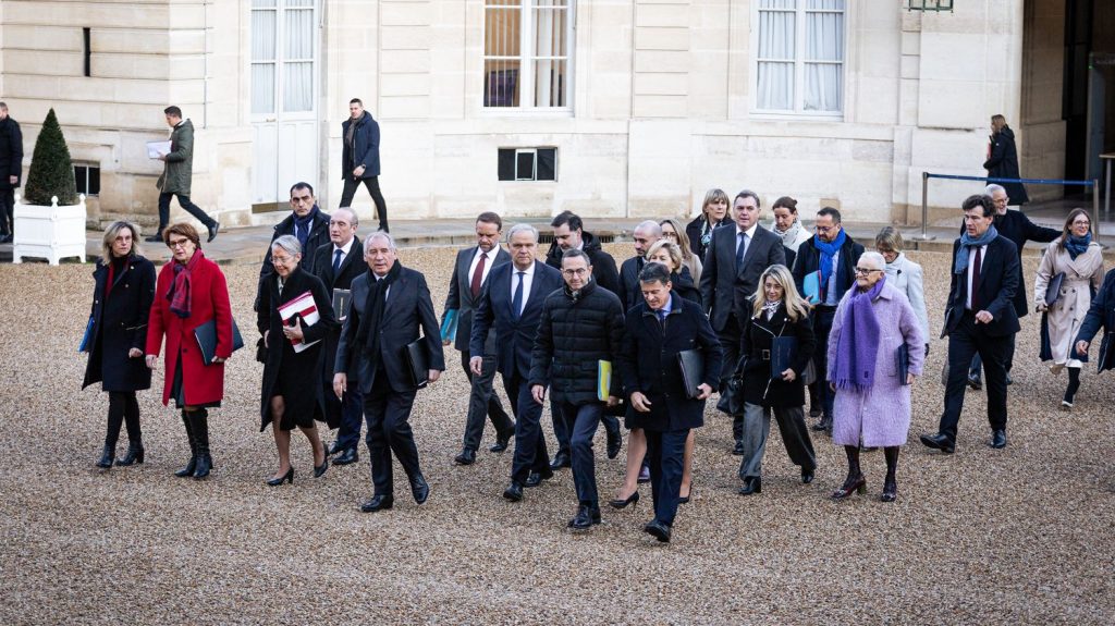 Des ministres millionnaires, voire multimillionnaires : ce qu'il faut retenir des déclarations de patrimoine du gouvernement de François Bayrou