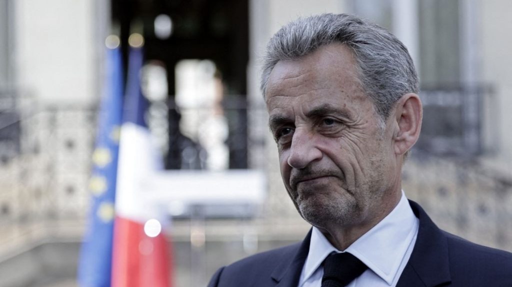 :
    Édito



  



  


      

  

  
    Nicolas Sarkozy exclu de la Légion d’honneur : l'Ordre devrait sans doute considérer la nature des condamnations

          L’exclusion de Nicolas Sarkozy de la Légion d’honneur, en vertu d’une règle automatique liée à la durée de sa peine, suscite le trouble en raison de son assimilation symbolique à la figure du maréchal Pétain, seul chef d'État français avant lui, a avoir connu une décision identique.