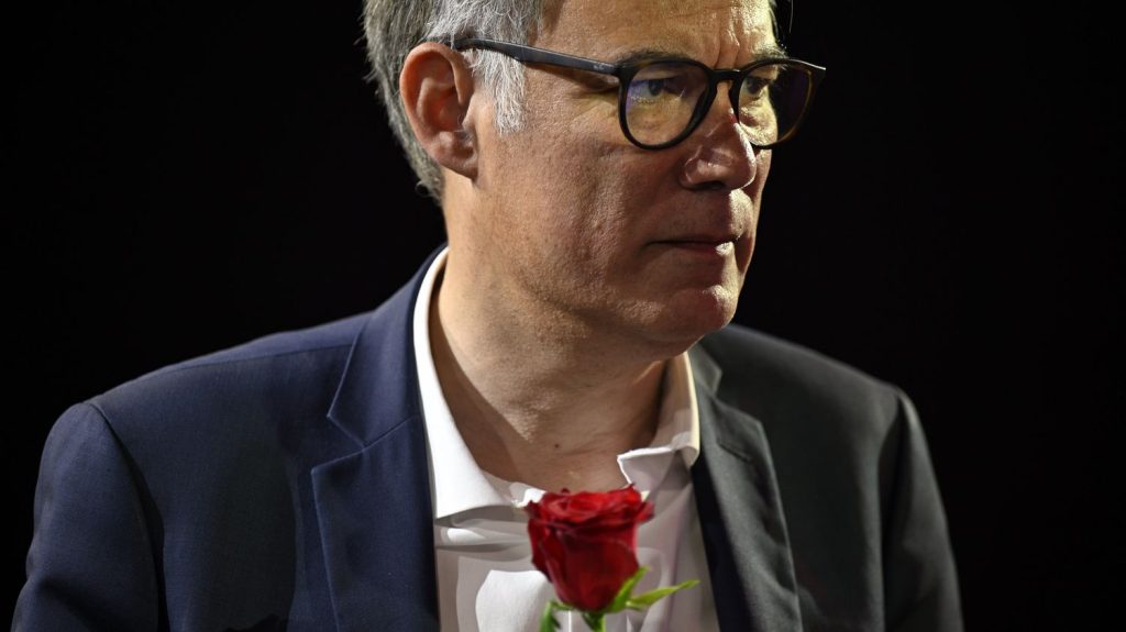 :
    Édito



  



  


      

  

  
    Olivier Faure réélu Premier secrétaire du PS : le parti socialiste reste dans une crise idéologique qui touche toute la gauche européenne

          Avec 50,9% des voix, Olivier Faure a remporté, jeudi, les élections internes sur son challenger, le maire de Rouen, Nicolas Mayer-Rossignol, et rempile pour un mandat de deux ans.