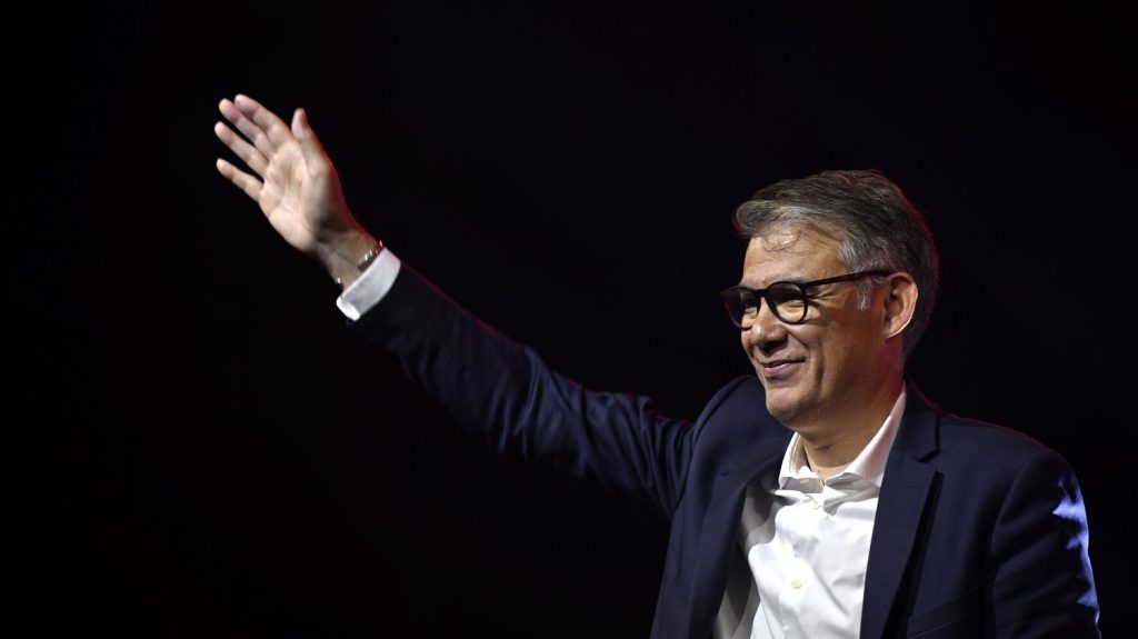Olivier Faure réélu au poste de premier secrétaire du PS, d'une courte tête et après une nuit agitée