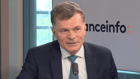 "Chaque année, on augmente le capital pour nos salariés, et ça donne du sens", explique le PDG d'Eiffage

          Pour le PDG d'Eiffage, où 80% des salariés détiennent plus de 20% des parts de l'entreprise, l'actionnariat salarié repose sur une part de risques mais permet de garder les entreprises fondamentalement françaises ou européennes.