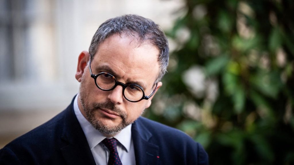 Aurélien Rousseau, Yaël Braun-Pivet, Nicolas Mayer-Rossignol… Pourquoi les politiques choisissent de briser le silence sur leur maladie grave