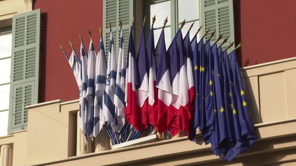 Le préfet des Alpes-Maritimes demande à Eric Ciotti de retirer le drapeau israélien de la mairie de Nice