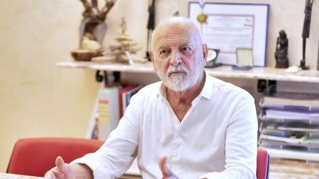 "Je ne veux pas rester dans un parti des soumis face aux Insoumis" : le président du département de l'Hérault claque la porte du PS