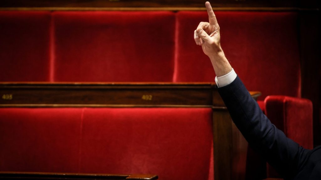 Programmation énergétique de la France : comment François Bayrou laisse les parlementaires se déchirer sur le texte

          Les députés examinent à partir de lundi en séance la proposition de loi du sénateur LR Daniel Grémillet consacrée à la programmation énergétique de la France.