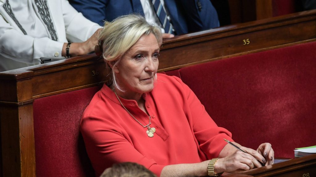 "Ce serait un coup pour rien" : pourquoi le RN ne veut pas censurer François Bayrou après l'échec des négociations sur les retraites