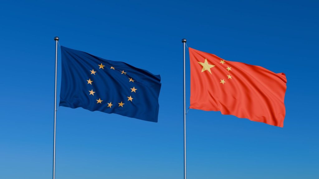 Recul de l'écologie en Occident : "La Chine voit la transition comme la matrice de la domination sur l’économie mondiale, contrairement à l'Europe", regrette François Gemenne

          La France et l'Europe modifient leur législation pour favoriser une relance économique au détriment de la transition, aux États-Unis, Donald Trump ne croit pas en l'écologie... "Il n’y a guère que la Chine qui progresse en ce moment", constate le professeur à HEC et membre du GIEC.