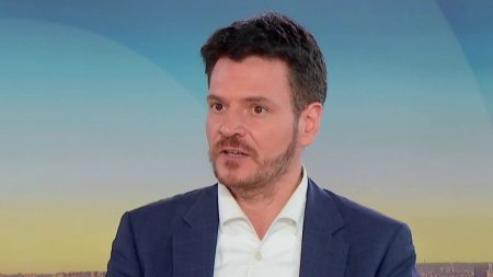 Retraites : "François Bayrou gère l'après-conclave en achetant à nouveau temps", note Benjamin Morel, politologue