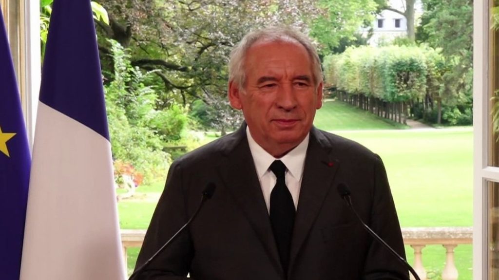Retraites : François Bayrou dessine le "chemin" d'un compromis