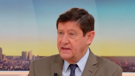 Retraites : "Cette motion de censure est là pour constater l'échec et pour dire au patronat 'vous avez fait n'importe quoi dans ces négociations'", explique Patrick Kanner, patron du groupe PS au Sénat