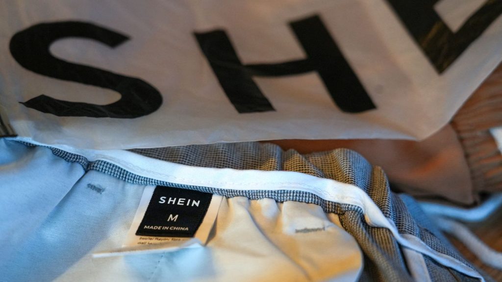 Lutte contre la fast fashion : le Sénat approuve une proposition de loi ciblant le géant Shein