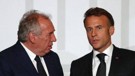 :
    Édito



  



  


      

  

  
    Surveillante poignardée en Haute-Marne : l’exécutif sous pression attaqué par la droite

          L'exécutif promet de s'attaquer "au fléau" des armes blanches, mais est critiqué à droite sur son "apathie" contre la violence, en particulier le chef de l'État, accusé par le RN d'avoir minimisé ces faits divers.