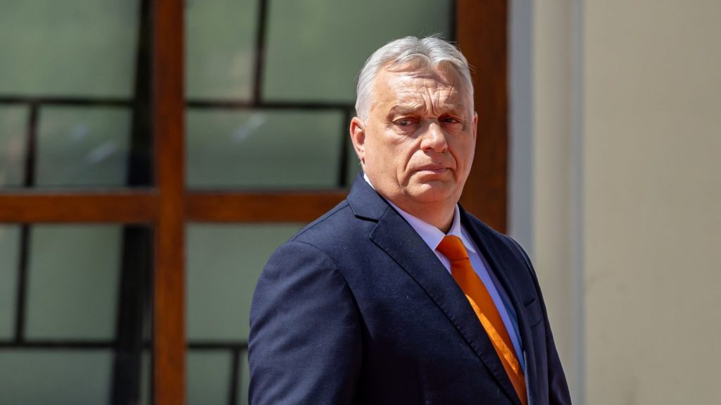 Le Premier ministre hongrois Viktor Orban dit espérer la victoire de Marine Le Pen à la présidentielle de 2027