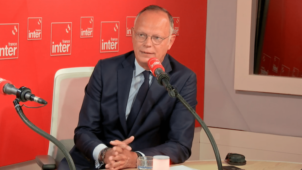 Violences après la victoire du PSG : "Nous n'avons pas les instruments adaptés pour gérer ces délits qui sont insupportables", juge Édouard Philippe