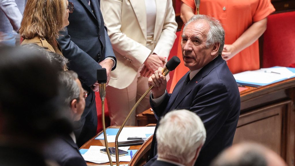 Violences après le sacre du PSG : François Bayrou plaide pour des "peines minimales" face à "l'exaspération" des Français