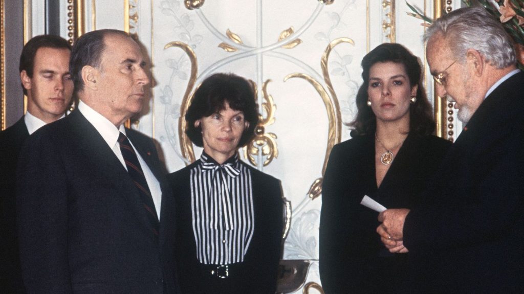 Du général de Gaulle au président Macron, les rares voyages d'Etat des dirigeants français à Monaco

          L'actualité remise en perspective chaque samedi, grâce à l'historien Fabrice d'Almeida.