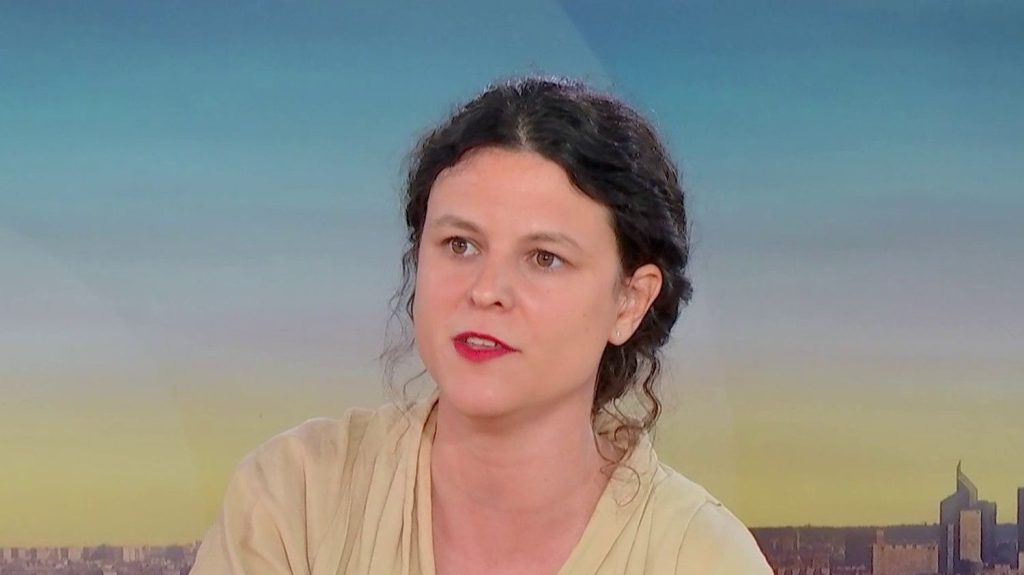 Voyeurisme dans les piscines : "Tout le monde semble au courant du problème, mais il y a une forme de tolérance", déplore la journaliste Laurène Daycard