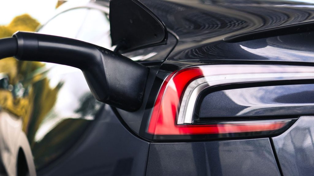 :
    le dernier publié



  



  


      

  

  
    
    "Je ne sais pas du tout combien ça va coûter" : pourquoi le prix d'une recharge d'une voiture électrique passe parfois du simple ou double sur la même borne ?

          Si la plupart des recharges de véhicules électriques se font au domicile ou au travail, les stations de recharge publiques sont essentielles sur la route des vacances.
    
    

      
              
          Diffusé le 01/07
                      
            



  

  
  
    
        5min