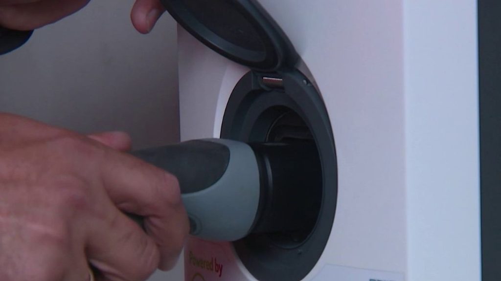 Automobile : les bornes de recharge à domicile ont le vent en poupe