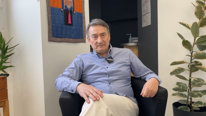 Olivier Phan pédopsychiatre chef du service d’addictologie de la clinique de la Fondation santé des étudiants de France à Sceaux (THOMAS SELLIN / FRANCEINFO)