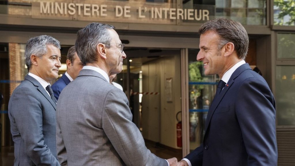 Bruno Retailleau estime que le macronisme "s'achèvera avec Emmanuel Macron", le parti Renaissance déplore "des petits calculs politiques"
