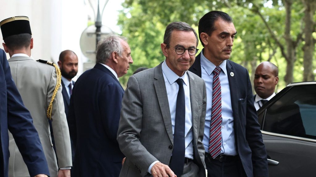 "La question n'est pas de savoir s'il va partir, mais quand" : Bruno Retailleau prend à nouveau ses distances avec François Bayrou et Emmanuel Macron