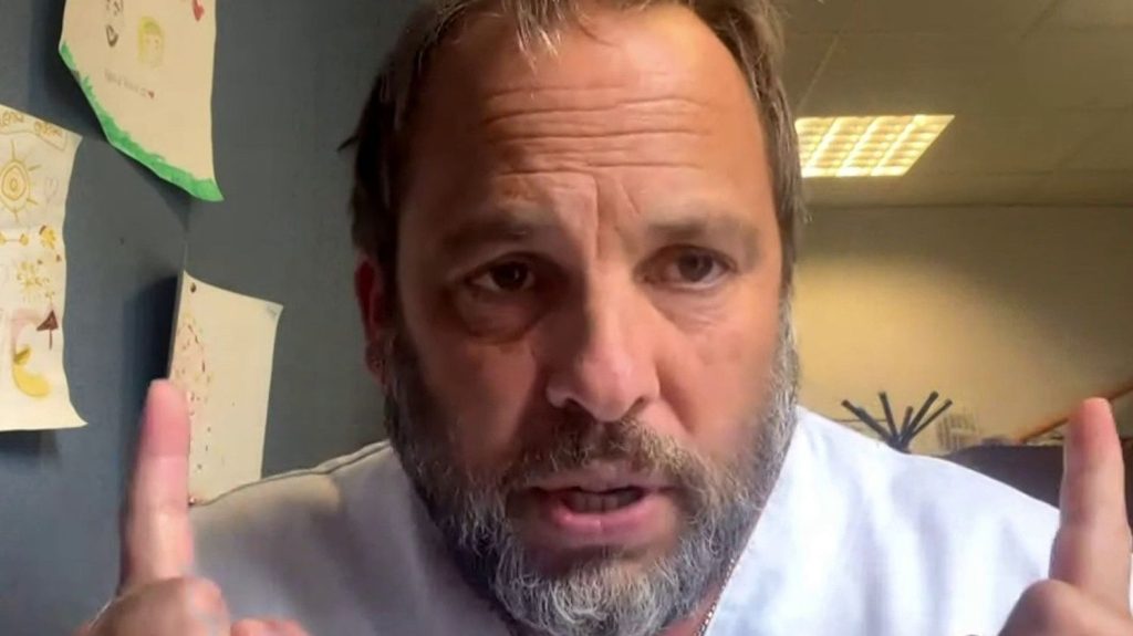 Budget 2026 : "Le Premier ministre va faire payer aux malades les incompétences de gestion de l'État, il faut rétablir une gestion de la santé au niveau local", tance Arnaud Chiche, médecin anesthésiste
