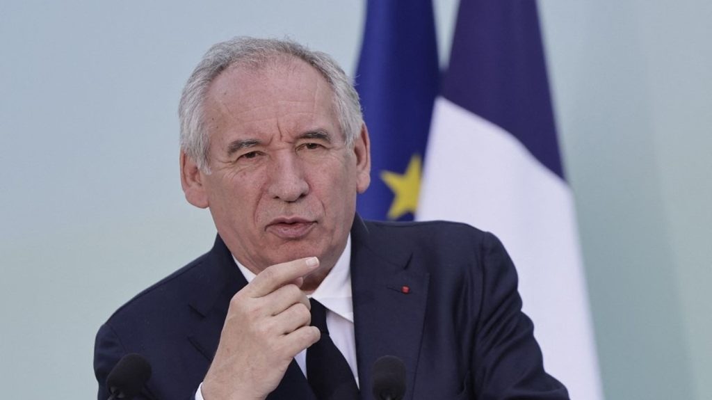 :
    Édito



  



  




      

  

  
    Budget 2026 : l’heure de vérité approche pour François Bayrou

          François Bayrou doit enfin traduire en actes son obsession de la lutte contre la dette. Mais à l'approche de ses annonces budgétaires, mardi, le Premier ministre ne donne pas beaucoup d'indices.