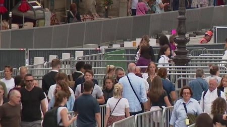Budget 2026 : la suppression de deux jours fériés proposée par François Bayrou inquiète le secteur du tourisme