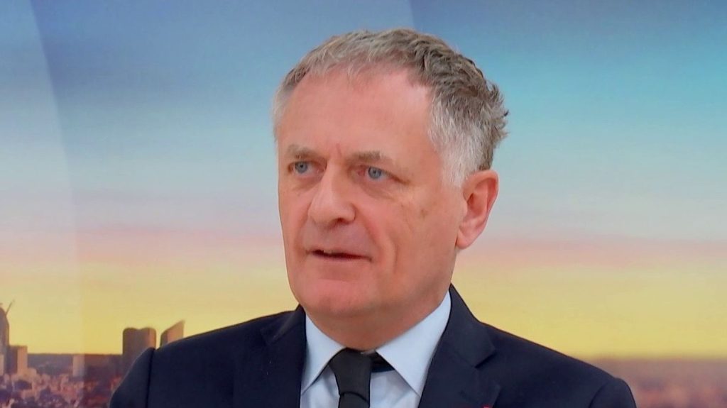 Budget 2026 : "L'année blanche est une mesure de rabot un peu idiote qui permet de ne pas réfléchir", juge Philippe Juvin, député LR des Hauts-de-Seine