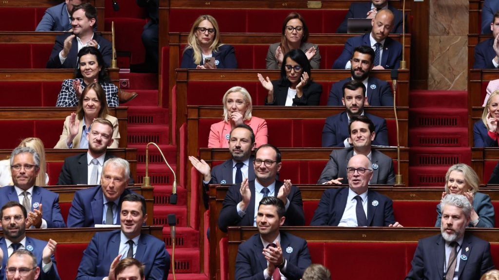 :
    Édito



  



  




      

  

  
    Budget 2026 : l’opposition face au dilemme de la censure

          François Bayrou passe mardi son grand oral budgétaire, et il est certain que chaque piste du gouvernement pour faire des économies sera scrutée par les oppositions. Quant à la censure éventuelle, elle entraîne tout un calcul sur les prochaines échéances, notamment pour le RN.